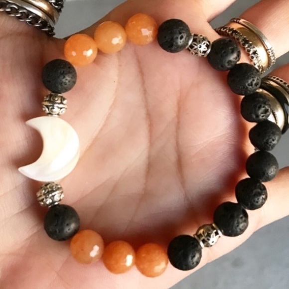 Mother of pearl moon tangerine carnelian bracelet - Picture 6 of 8